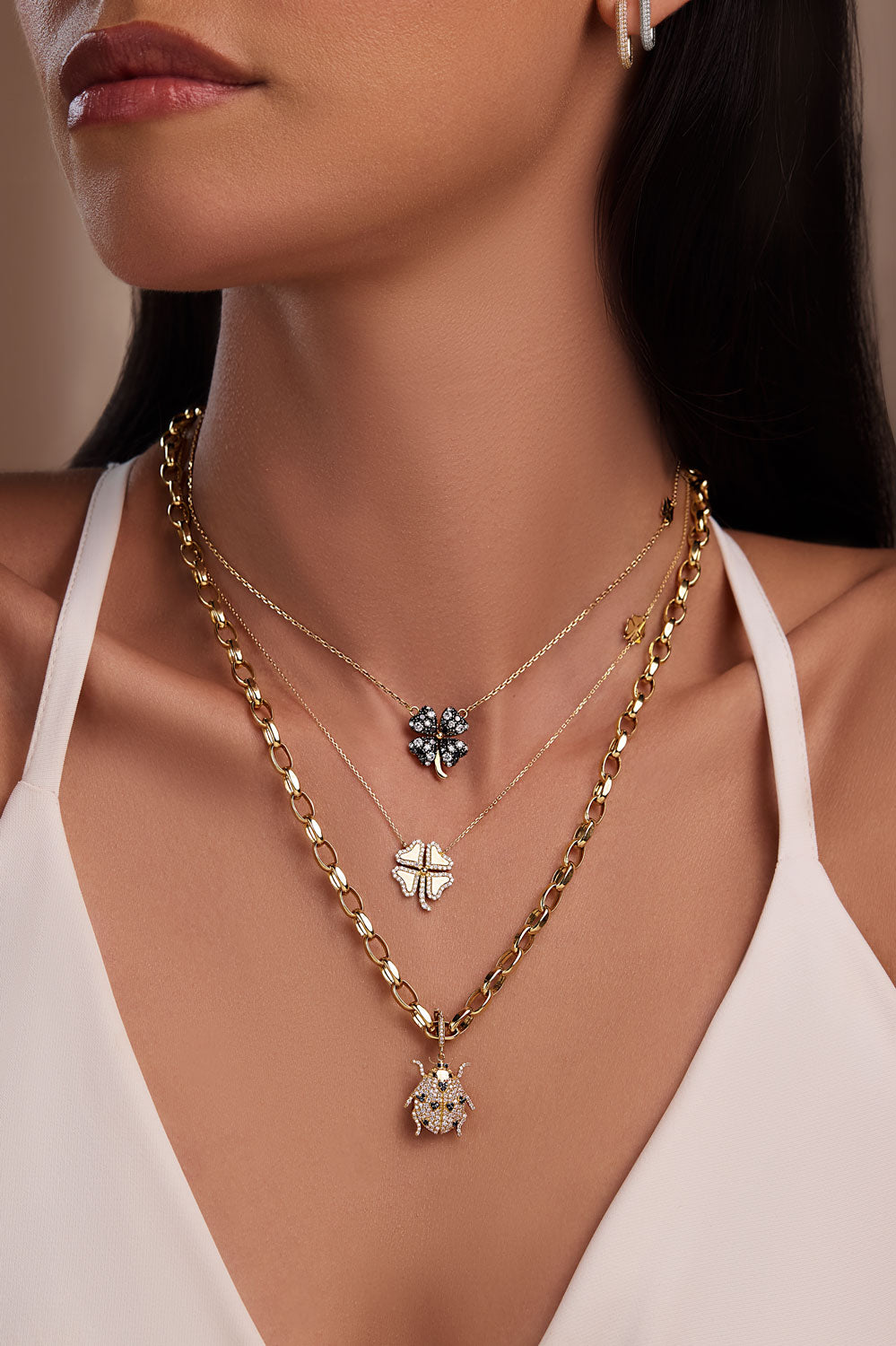 So Precious Luck White and Black Diamonds Necklace