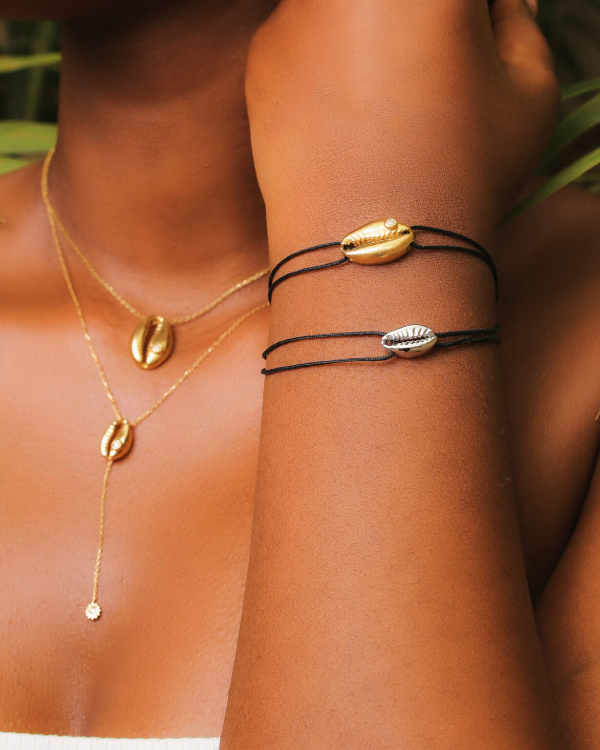 My African Cowrie Shell Cord With 1 Diamond Bracelet